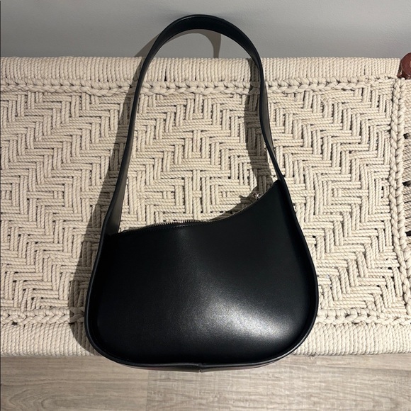 Melie Bianco Willow Black Shoulder Bag - Sleek Minimal Design - Picture 3 of 4
